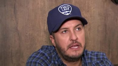 Photo of Fans support Luke Bryan