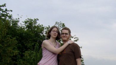 Photo of Woman Discovers Her Partner’s Betrayal as He Offers Marriage Proposal