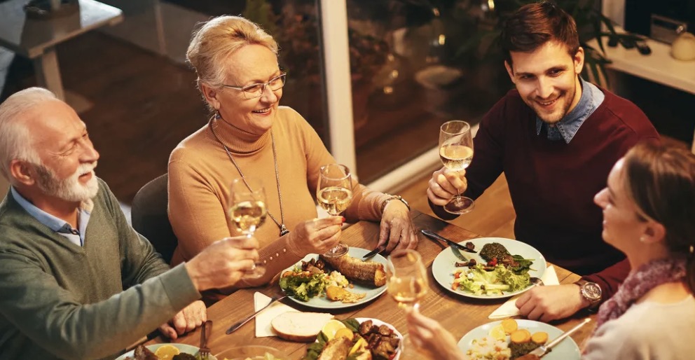 During a family dinner, my mom abruptly gave my fiancé a single reason