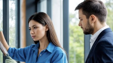 Photo of He had no idea the woman tidying the office was his own sister… and the talks with the partners were, in fact, an elaborate ambush