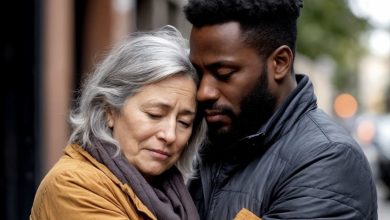 Photo of A woman who’d grown up an orphan took in a dark-skinned boy—and two decades later unearthed his astonishing secret!