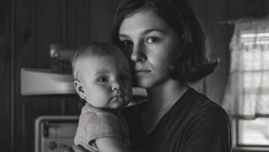 Photo of Dad Disowned Me When I Got Pregnant—Now, 18 Years On, It’s My Little Boy at His Doorstep