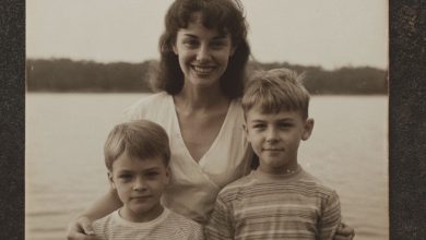 Photo of Grieving Man Unearths Old Snapshot of His Mother with a Boy Who Looks Just Like Him