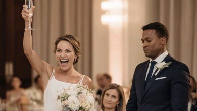 Photo of During my sister’s wedding, she quipped at me—“Look at her, a single mom all on her own!” The guests burst into laughter…until the groom rose and hushed the room…