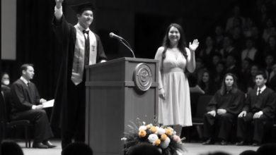 Photo of A tired mother arrived at the ceremony, and her son’s speech shocked everyone.