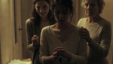 Photo of My Sister Handed Me My Car Keys With a Smile—But a Silent Signal From My Mother Changed Everything That Night