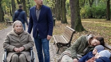 Photo of A Peaceful Sunday Stroll Turned Into a Life-Altering Moment When He Recognized the Woman on the Bench