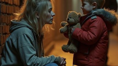 Photo of He Almost Ignored the Woman on the Street, Until His Child Recognized Her and His World Fell Silent