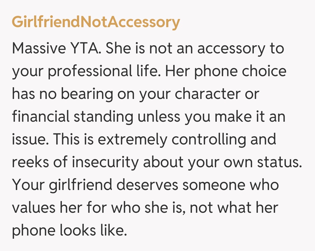 Comentariu de la GirlfriendNotAccessory