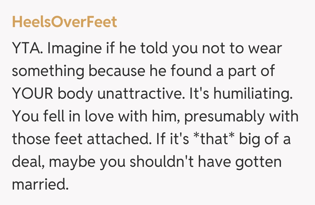 Comentariu de la HeelsOverFeet