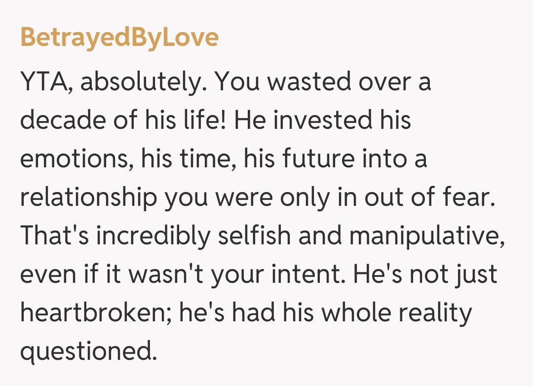 Comentariu de la BetrayedByLove