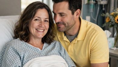 Photo of He Came to Her Hospital Bed to Say “I Love You” — I Saw What Was Hidden in His Jacket